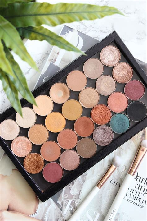Makeup Geek Eyeshadow Review .
